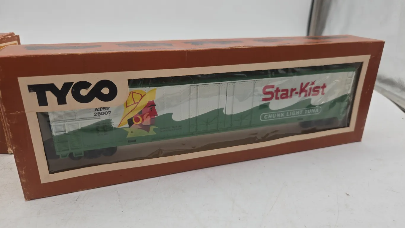 Vintage tyco 1977 star kist chunk light tuna. Reefer car new inbox.