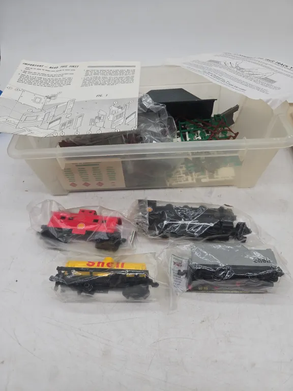 Vintage n scale train set, new end packages