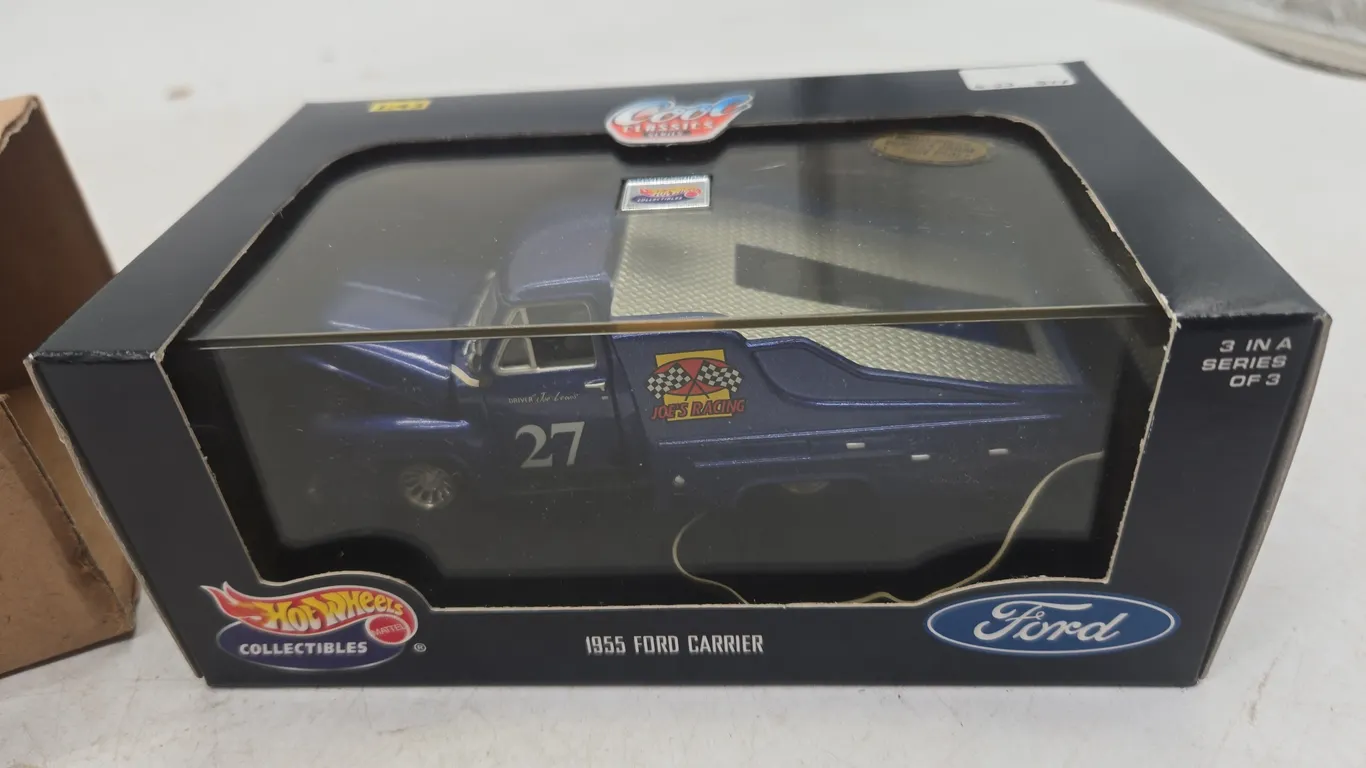 Vintage matchbox, cool classic series 1955 Ford carrier rollback, new inbox.