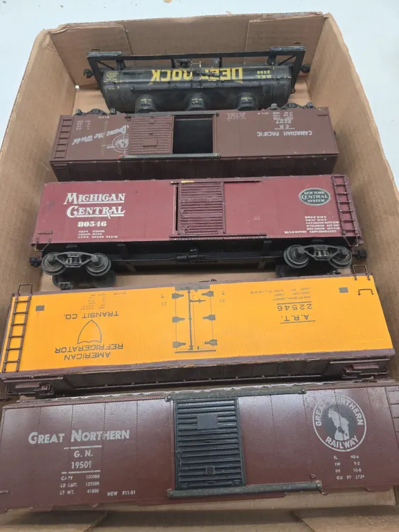 Assorted vintage standard size train cars