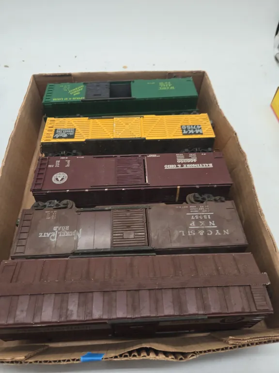 Assorted vintage standard size train cars