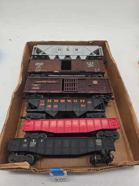Assorted vintage standard sized train cars