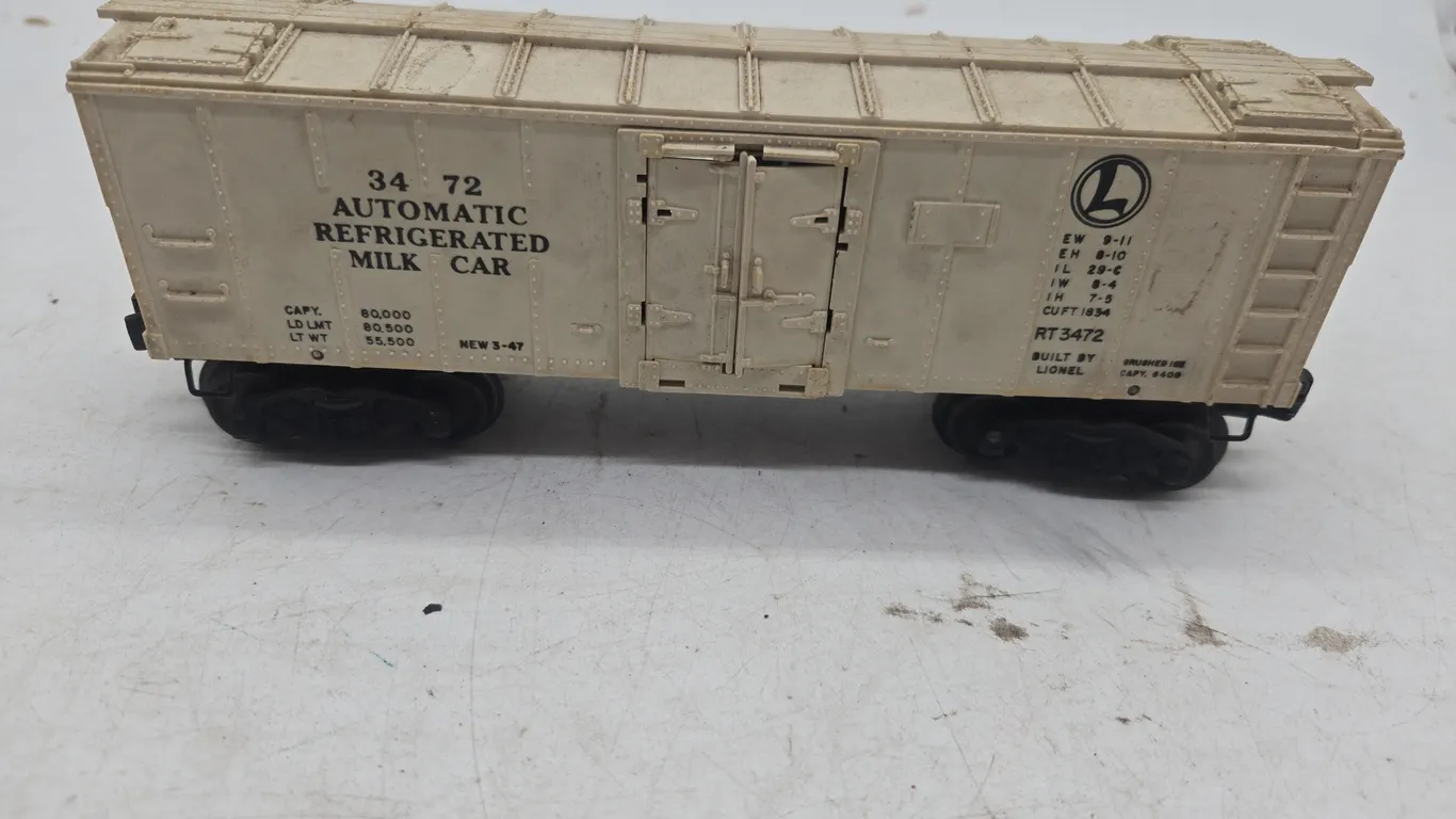 Vintage lionel number 3472 automatic refrigerated milk car