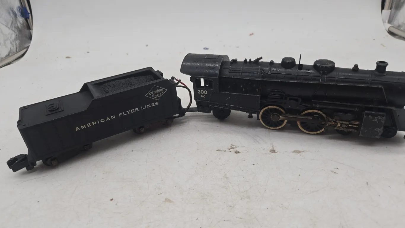 Vintage american flyer, number 300 steam locomotive and tender