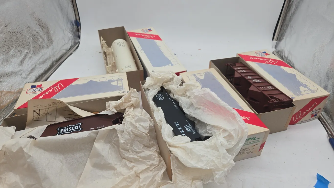 Assorted weaver brand train cars new inboxes