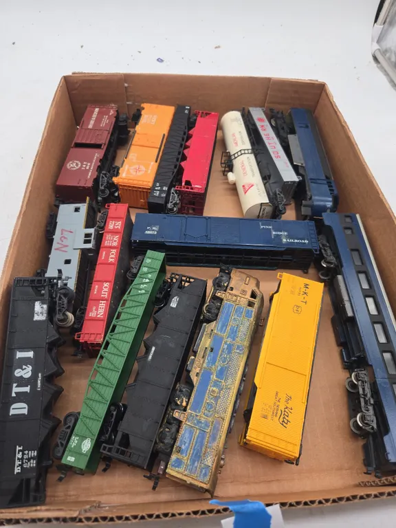 Assorted h o scaled train cars