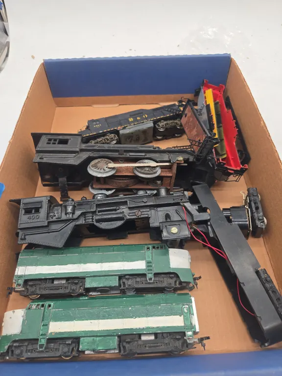 Assorted vintage h o scale locomotives