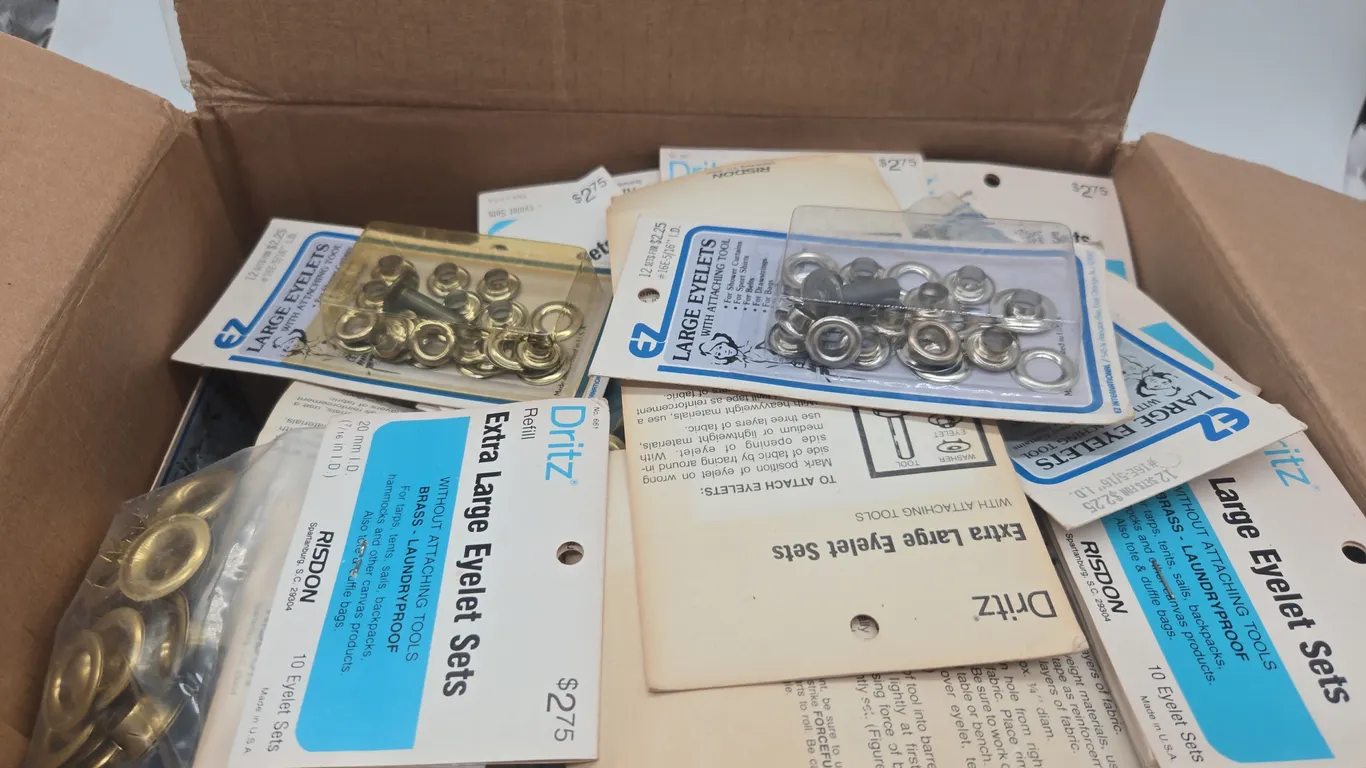 Box full of eyelid sets new and packages
