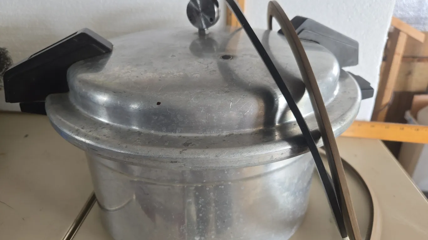 12 Quart Mirror aluminum pressure cooker