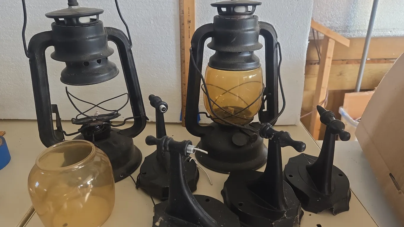 Assorted electric outdoor decor