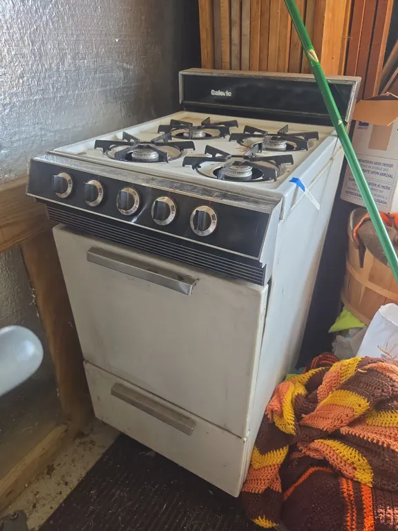 Caloric brand apartment sized propane cookstove