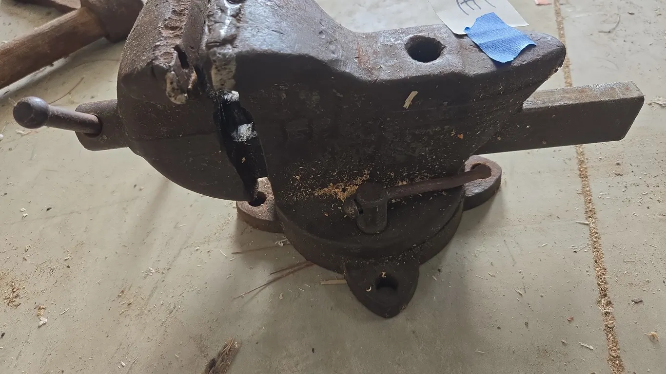 Parker brand 3.5 inch bench vise
