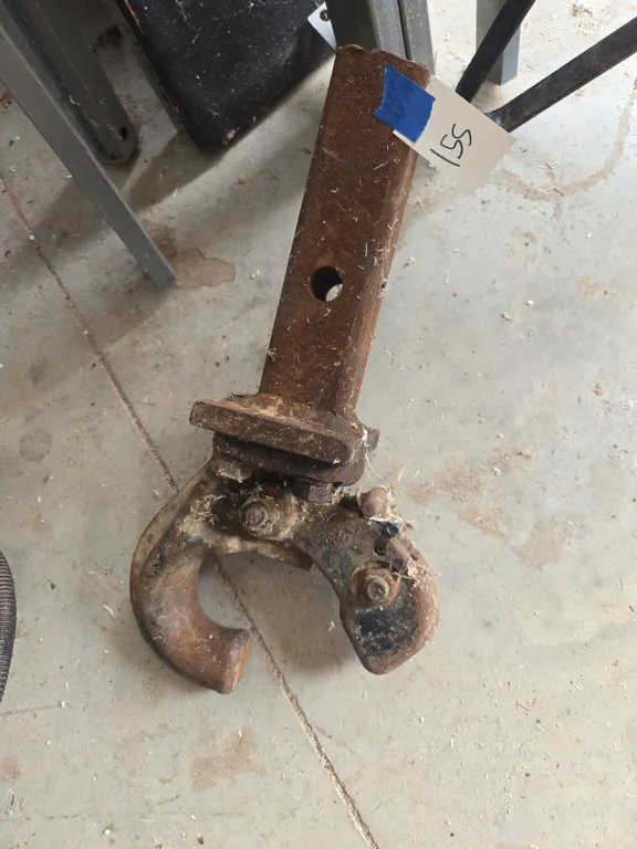Pinnacle hook hitch