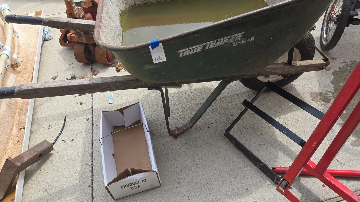 True temper brand construction whell barrow