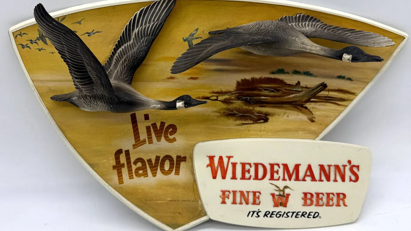 Wiedemann’s 3D Beer Sign with Flying Geese