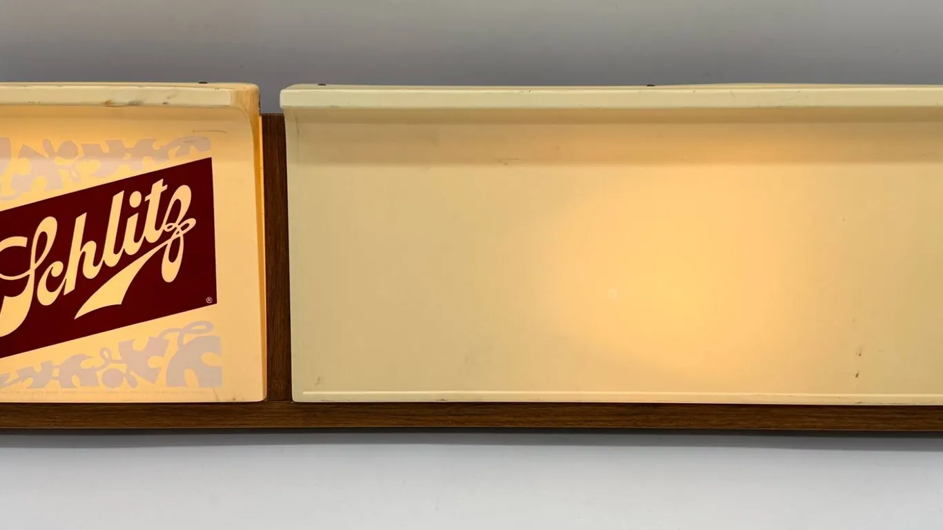 Schlitz Illuminated Beer Light Sign