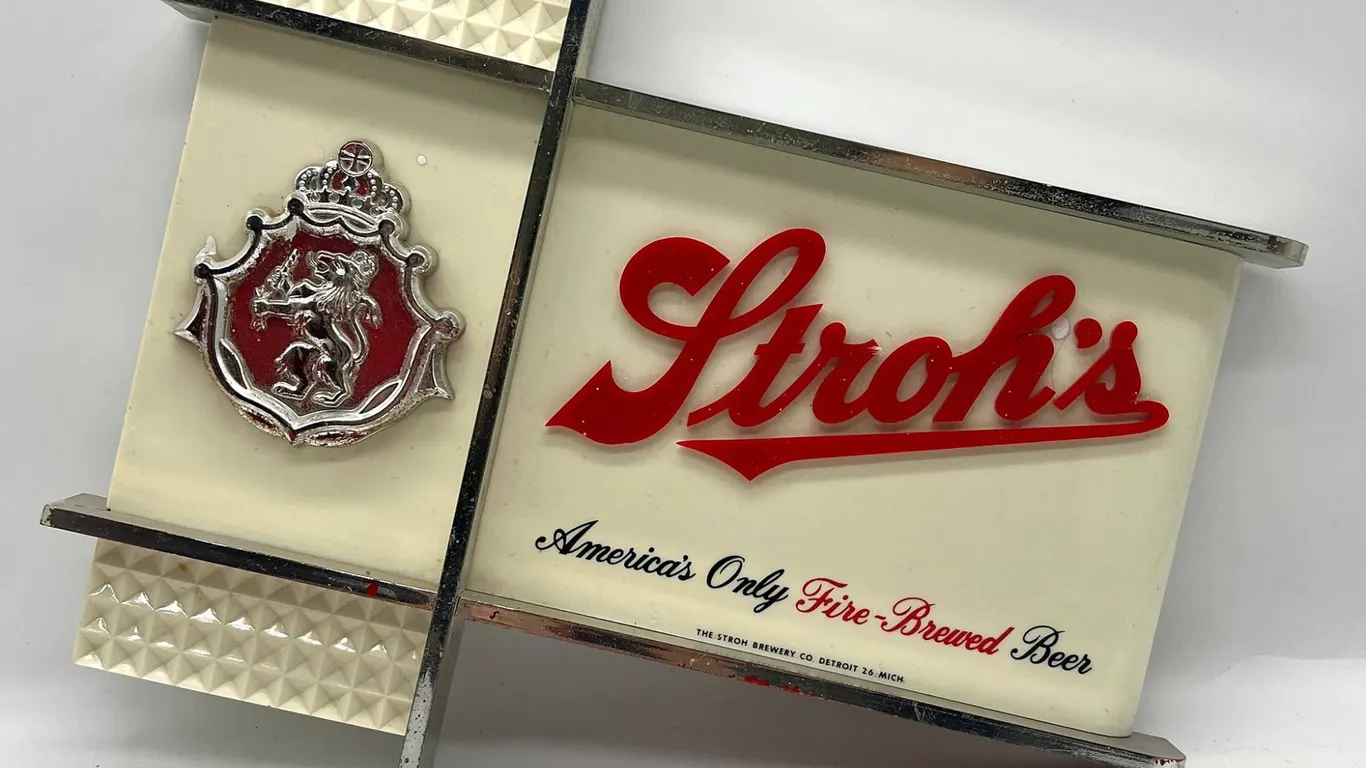Stroh's Plastic Beer Sign with Crest Emblem