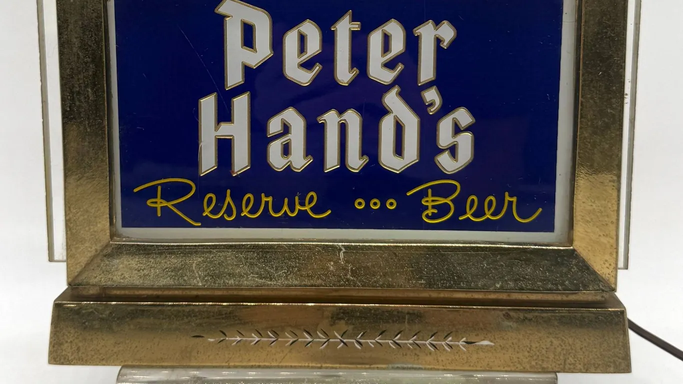 Peter Hand's Reserve Beer Lighted Sign