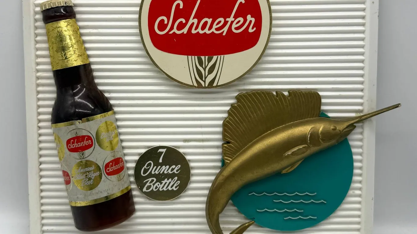 Schaefer 3D Beer Sign with Marlin and Bottle