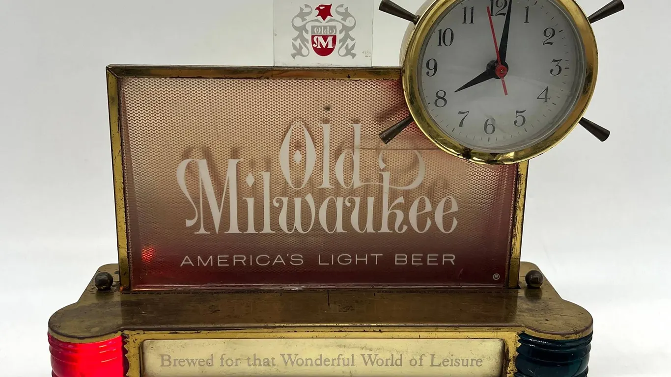 Old Milwaukee Lighted Bar Clock Sign