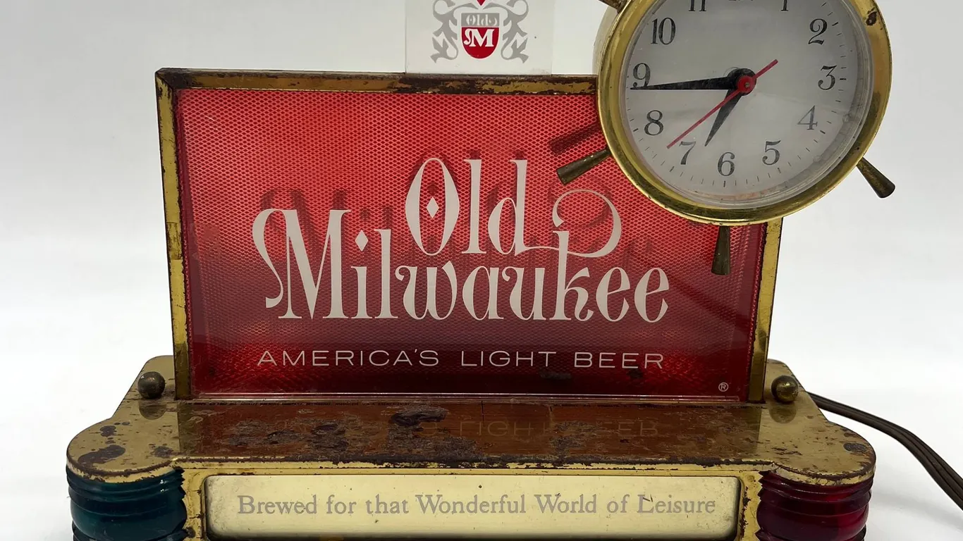 Old Milwaukee Lighted Bar Clock Sign