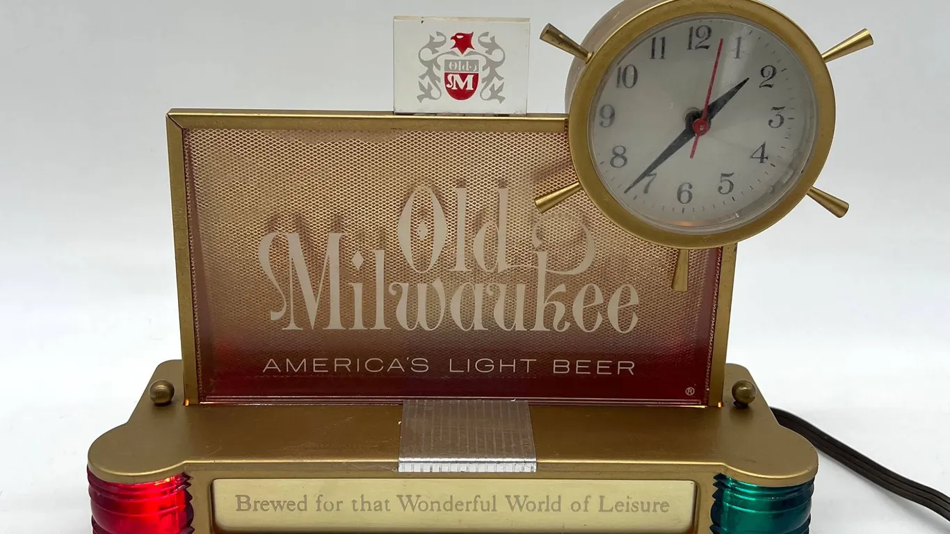 Old Milwaukee Lighted Bar Clock