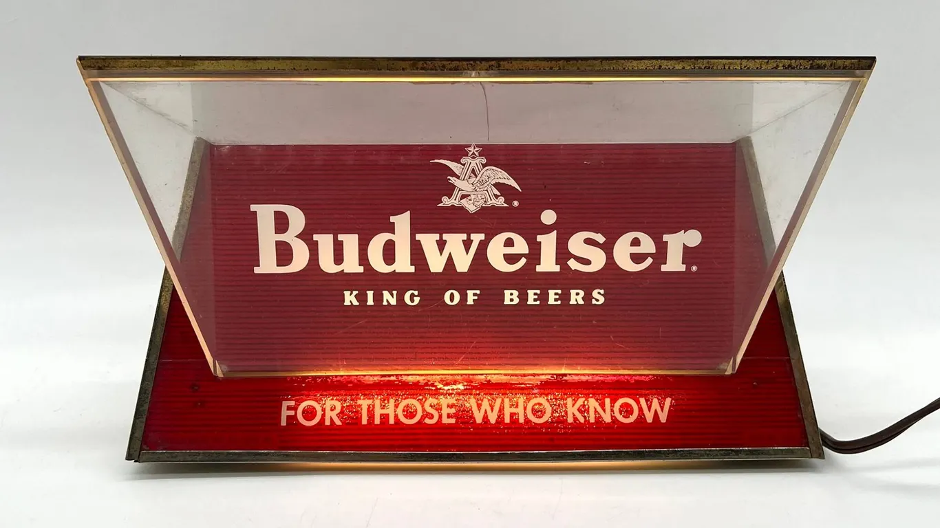 Vintage Budweiser Lighted Bar Sign