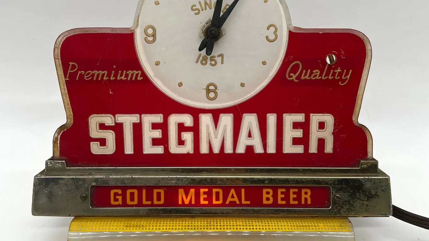 Stegmaier Gold Medal Beer Lighted Clock