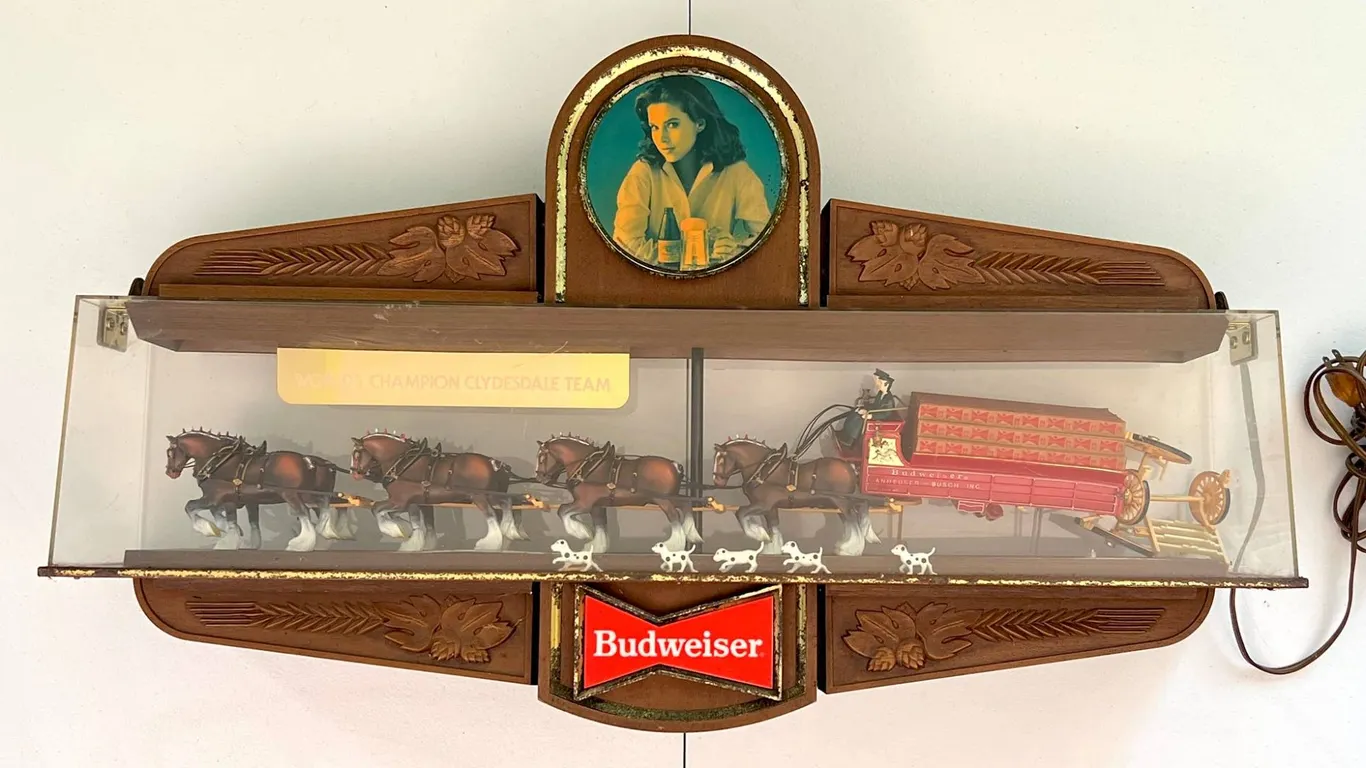 LARGE - Budweiser Clydesdale Lighted Sign