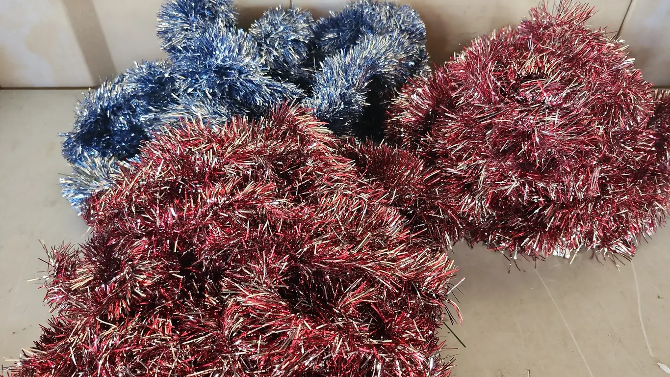 4 Pcs Red/Silver & Blue/Silver Garland Sections
