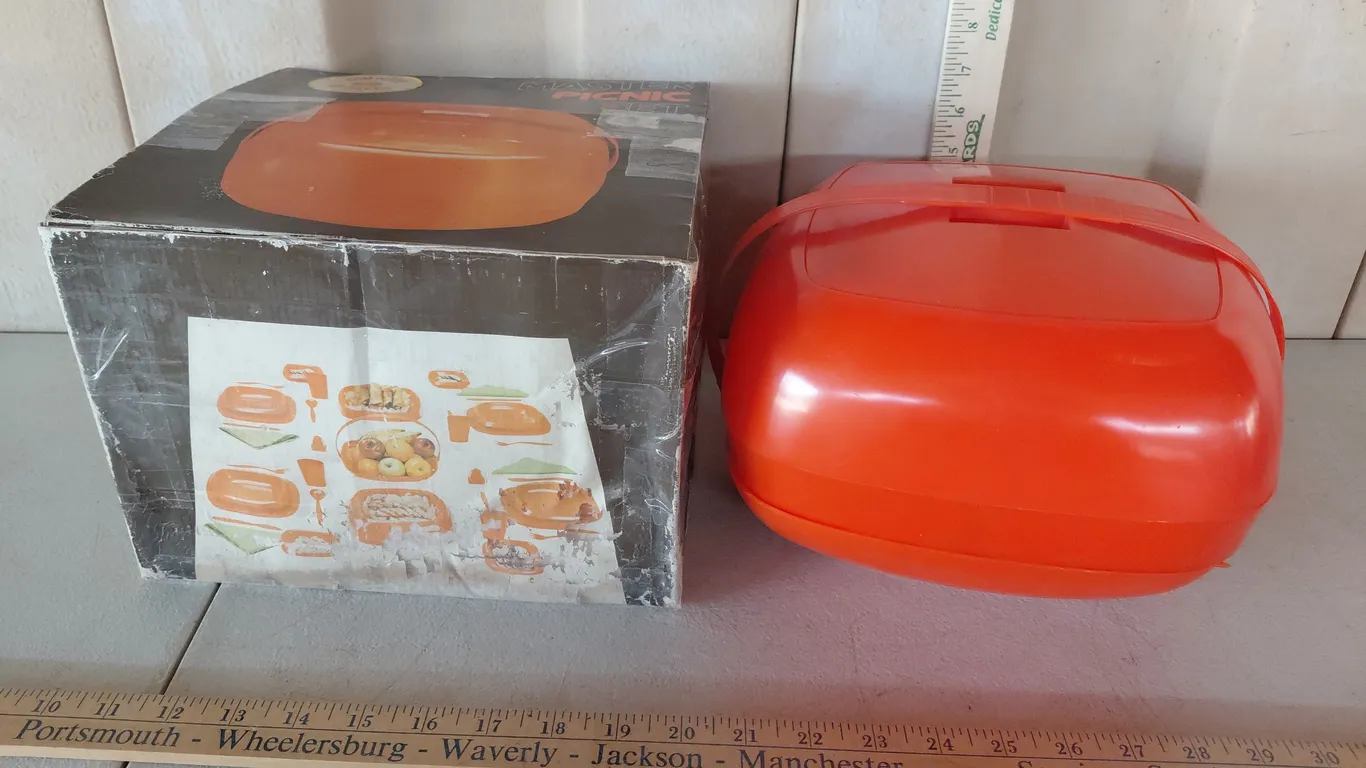 Master Picnic Set, 35Pc, Small Crack On Lid
