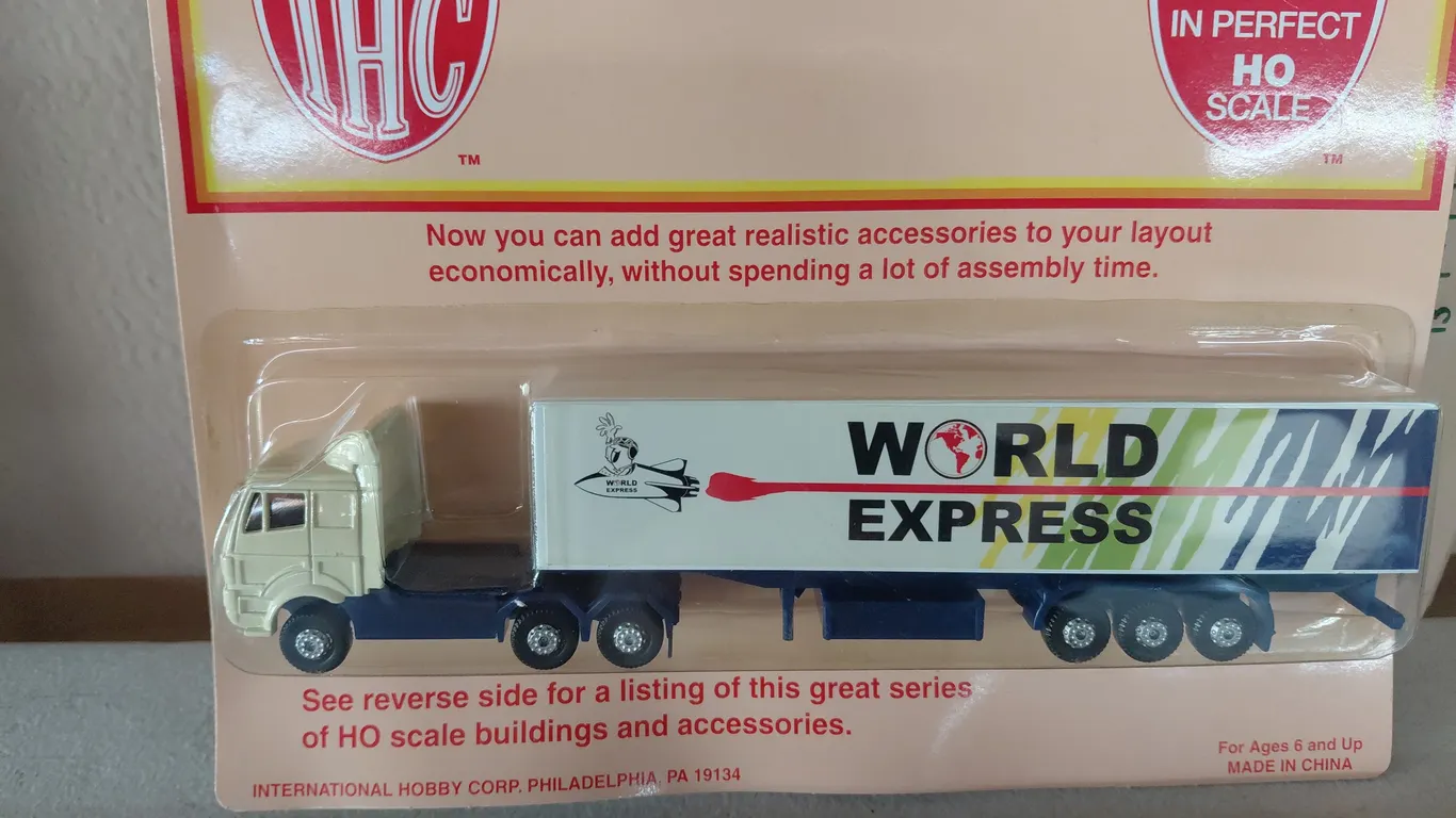 New IHC All In Perfect HO Scale 40' Tractor Trailer