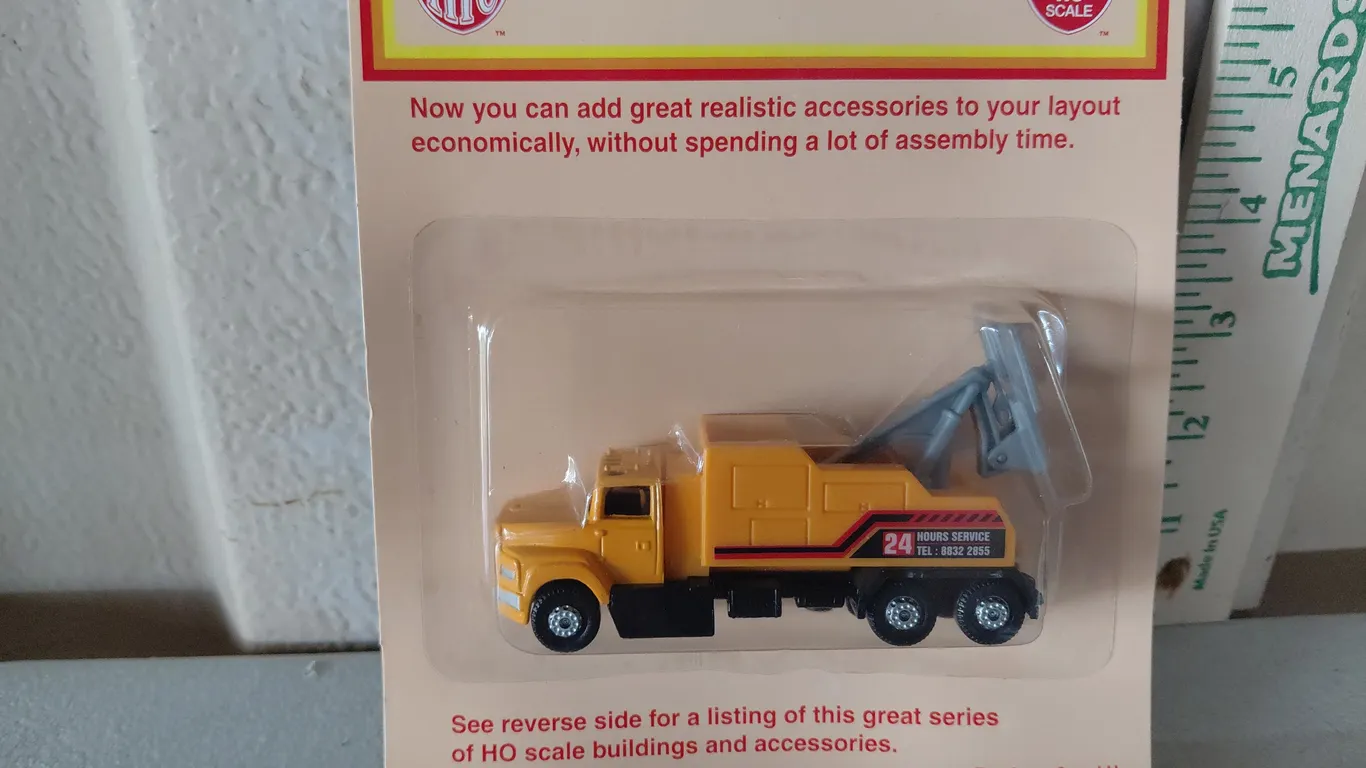 New IHC All In Perfect HO Scale Tow Truck (Heavy Duty)