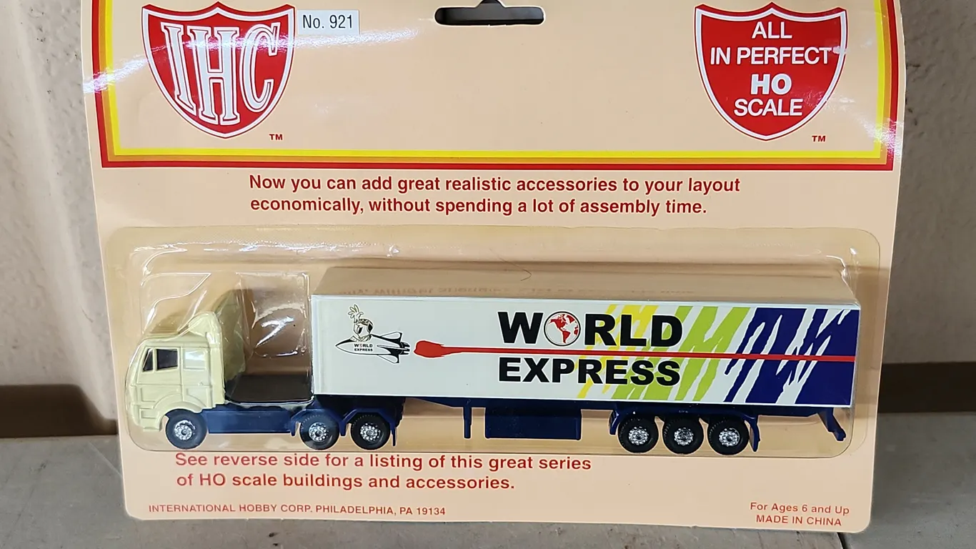 New IHC All In Perfect HO Scale 40' Tractor Trailer