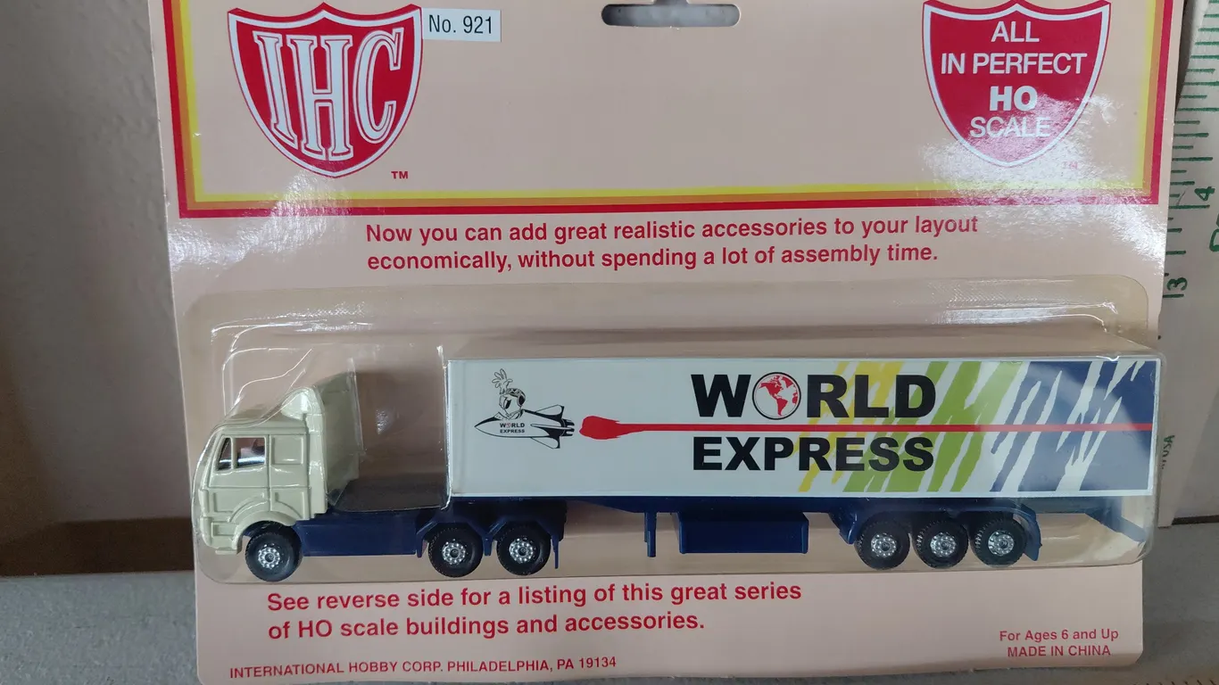 New IHC All In Perfect HO Scale 40' Tractor Trailer