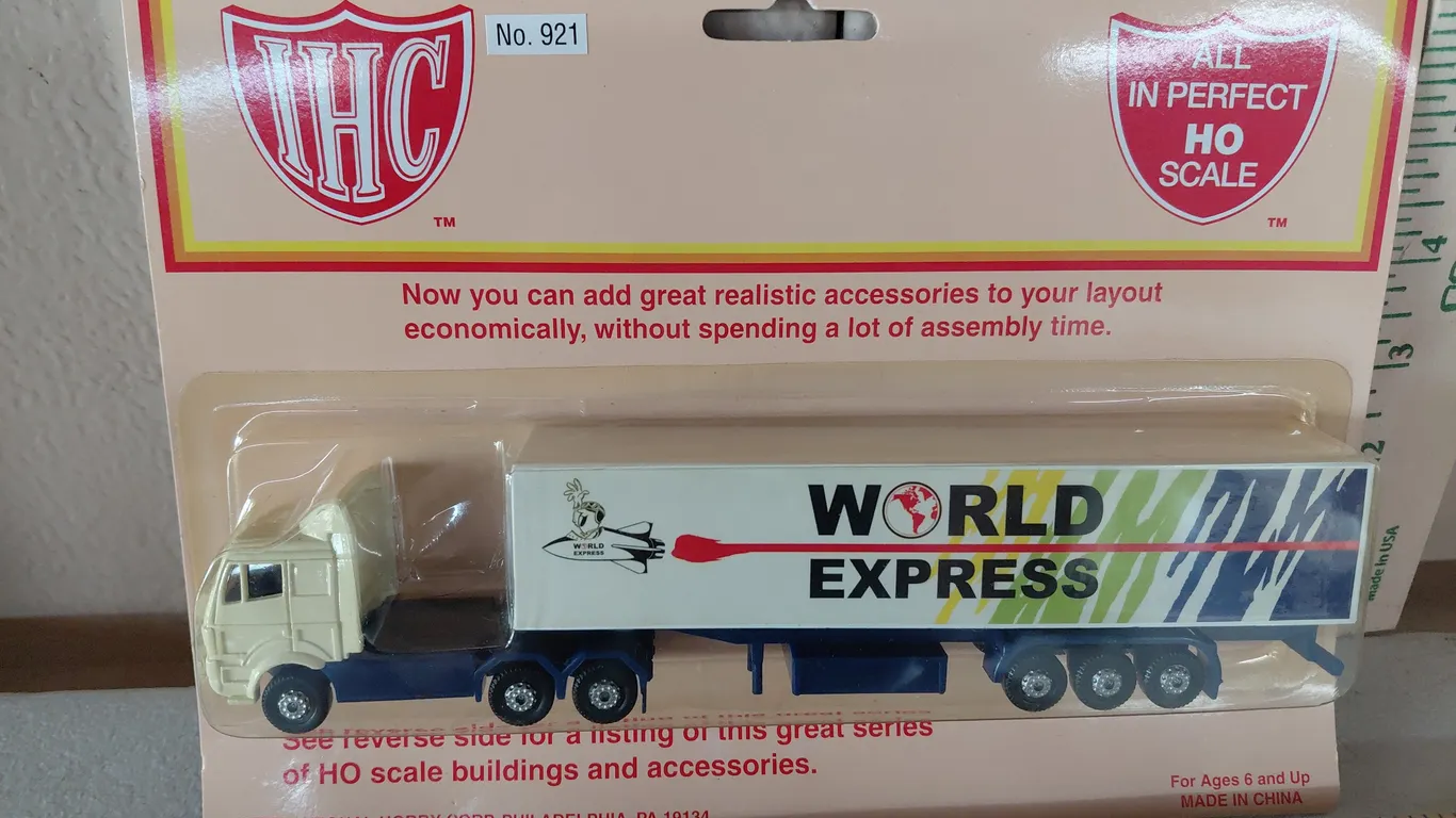 New IHC All In Perfect HO Scale 40' Tractor Trailer