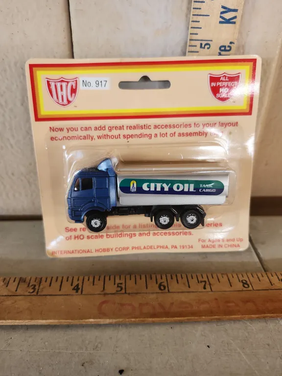 New IHC All In Perfect HO Scale Delivery Truck (Cab Over Engine)