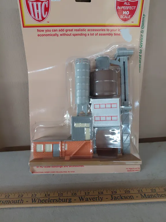 New IHC All In Perfect HO Scale Cement Plant W/Platform