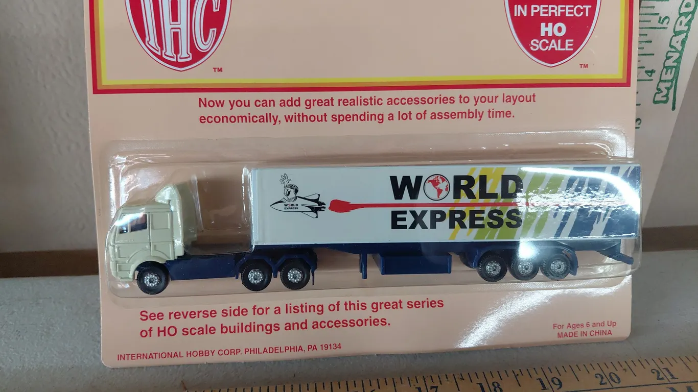 New IHC All In Perfect HO Scale 40' Tractor Trailer