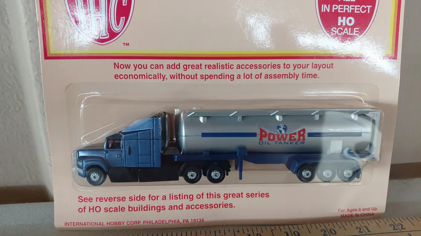 New IHC All In Perfect HO Scale Oil Tanker