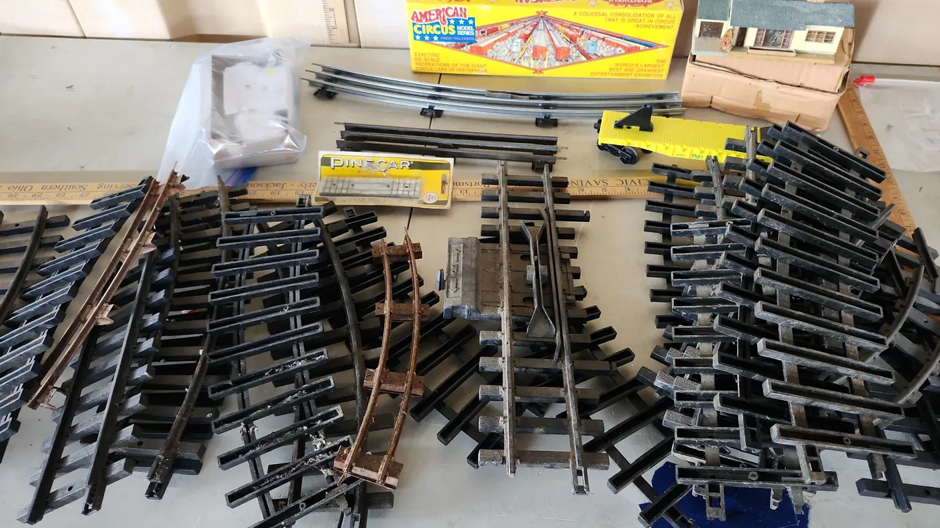 Assorted Train Items, See Photos