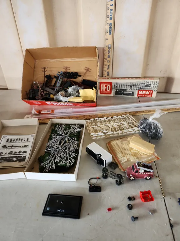 HO Scale Train Items, Etc.