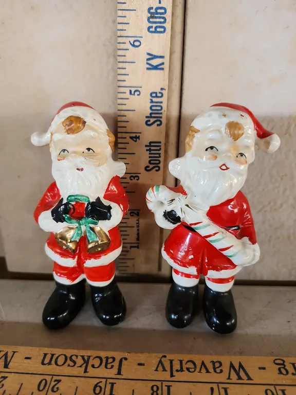 Vintage Japan Santa Salt/Pepper Shakers, Some Paint Flaking 4.75" Tall