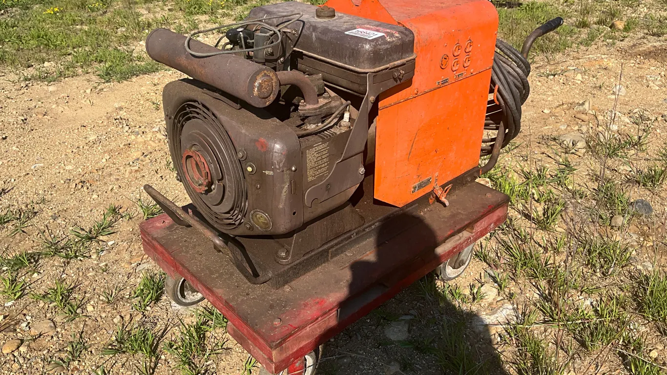 ONAN CK-S/259N 200 AMP PORTABLE WELDER SN: 86B548143