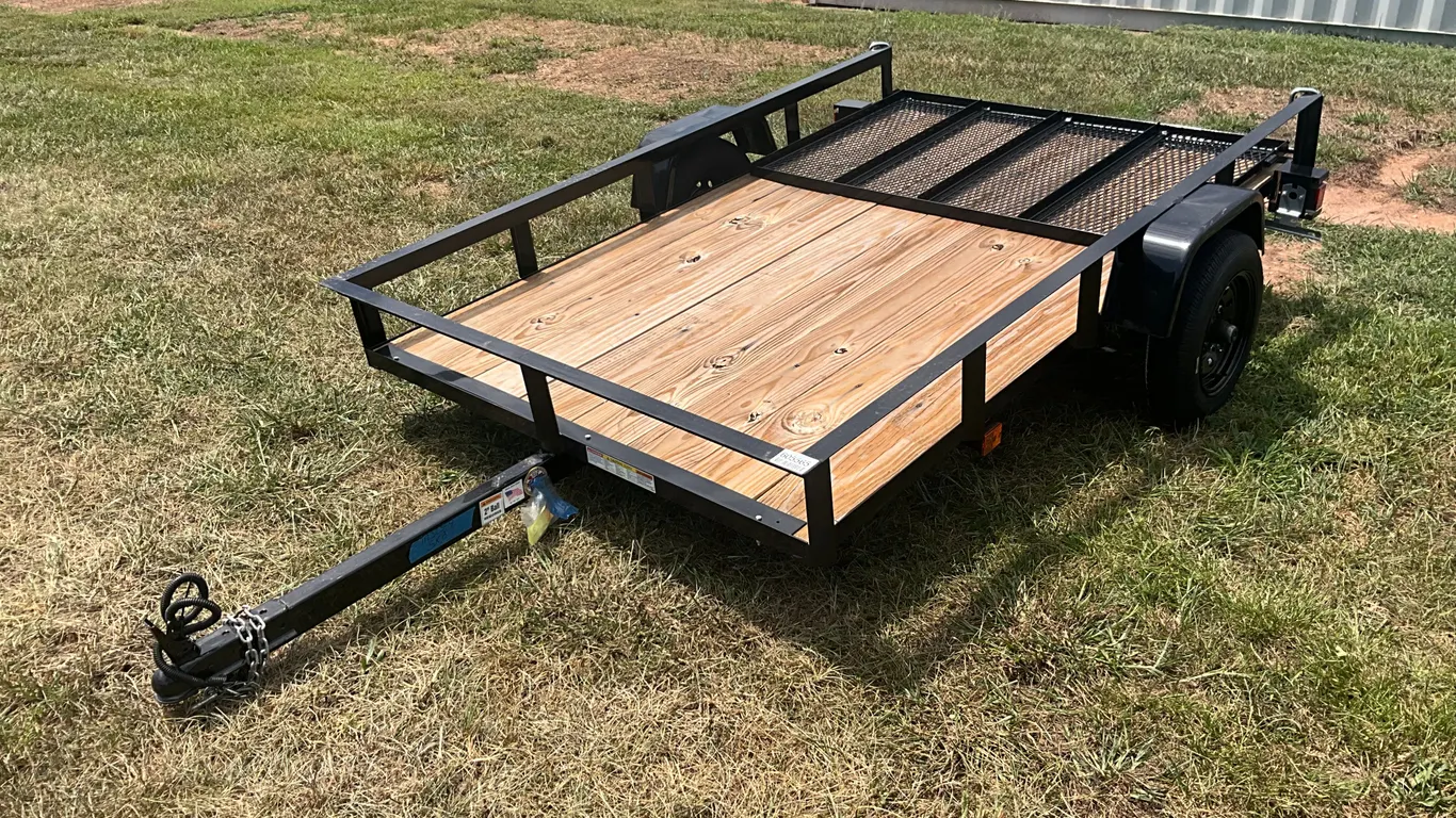 UNUSED 2027 TRIPLE CROWN TRAILERS, INC LD5X8S10O UTILITY TRAILER 5'X8' VIN: 1XNBU0812V2051979
