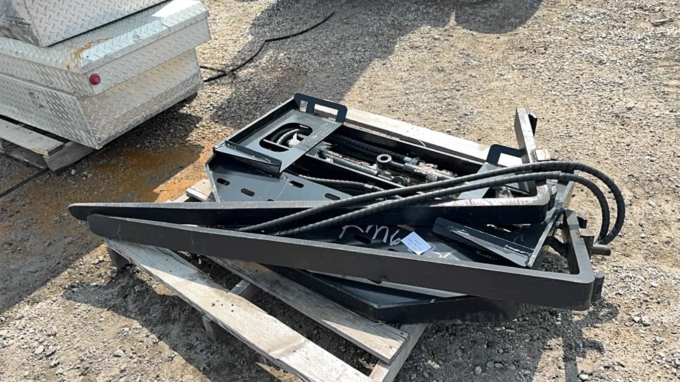 New Giyi SF60 60” hyd pallet forks w/ skid steer quick attach-Sales Tax