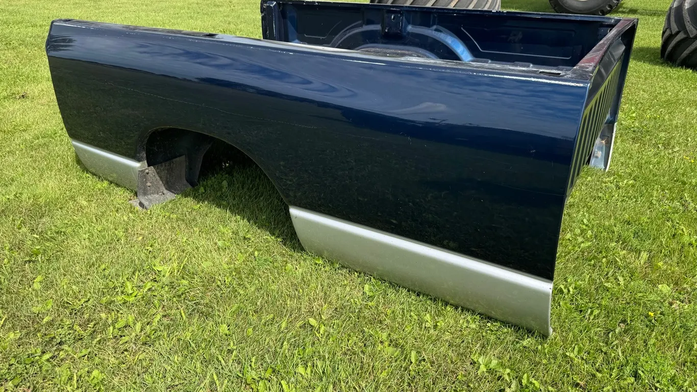 Dodge Ram HD 8’ box w/ tailgate, taillights & bumper