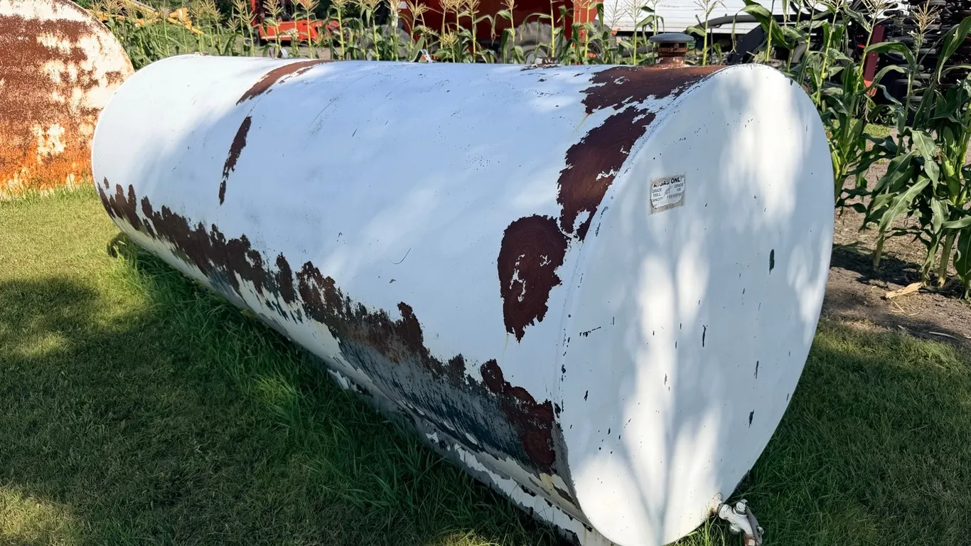 1000 Gallon fuel tank