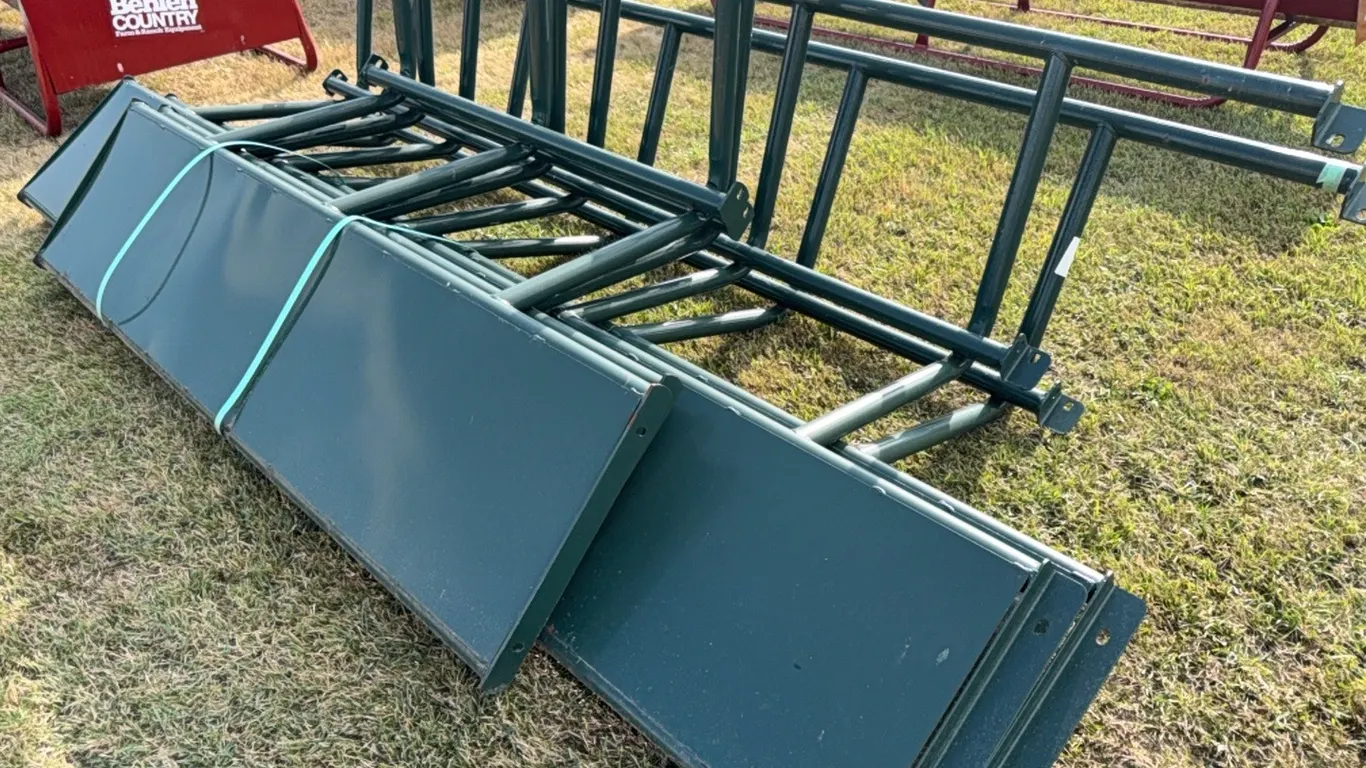 New Behlen V-Smart 6'x10" bale feeder-Sales Tax