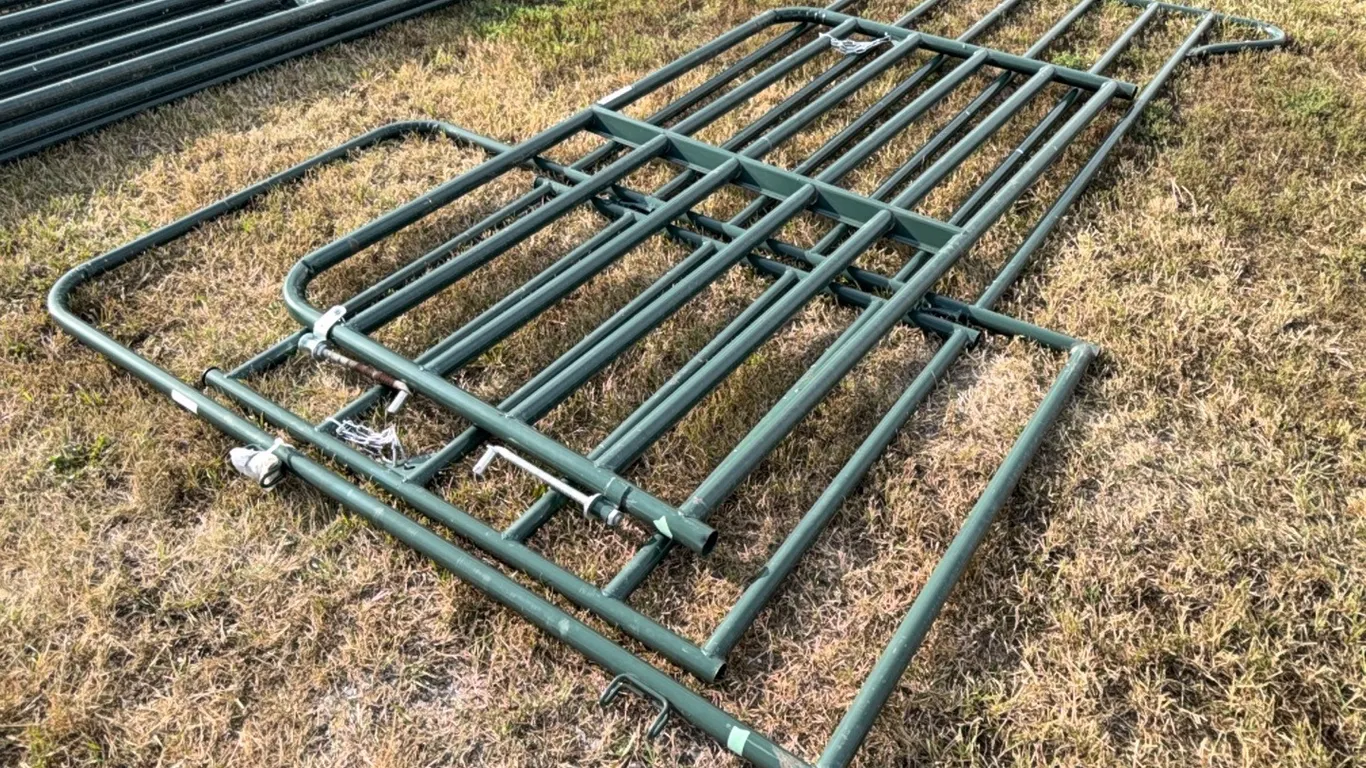 New Behlen 4'x7' arch gate & 1) 8' corral gate-Sales Tax